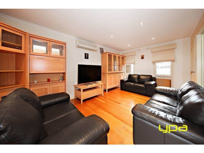 52 Rutherglen Way, Taylors Lakes VIC 3038