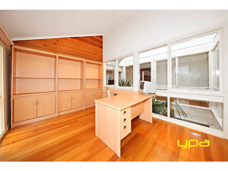 52 Rutherglen Way, Taylors Lakes VIC 3038