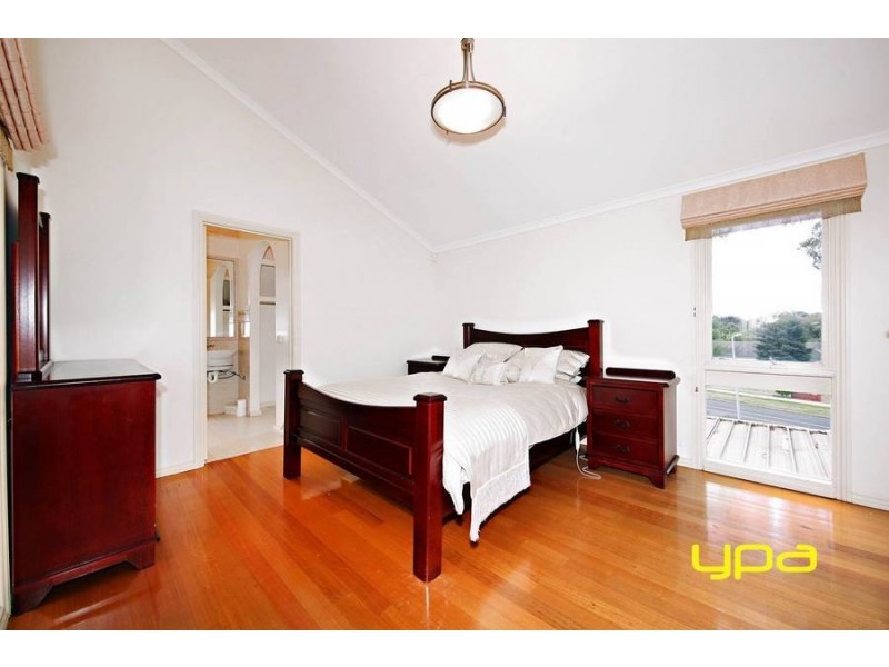 52 Rutherglen Way, Taylors Lakes VIC 3038