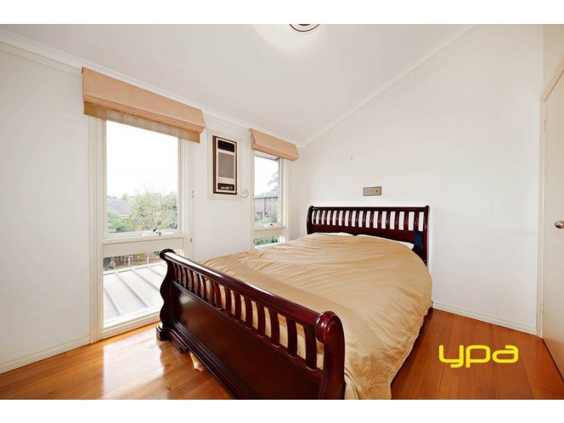 52 Rutherglen Way, Taylors Lakes VIC 3038