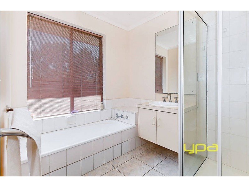 25 Nordic Avenue, Taylors Lakes VIC 3038