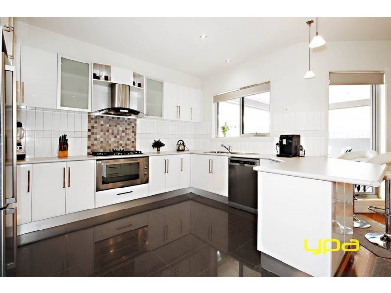 6 Coogee Drive, Taylors Hill VIC 3037