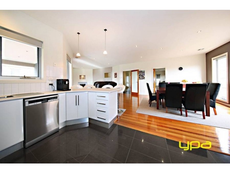 6 Coogee Drive, Taylors Hill VIC 3037