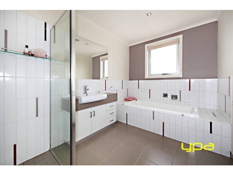 6 Coogee Drive, Taylors Hill VIC 3037