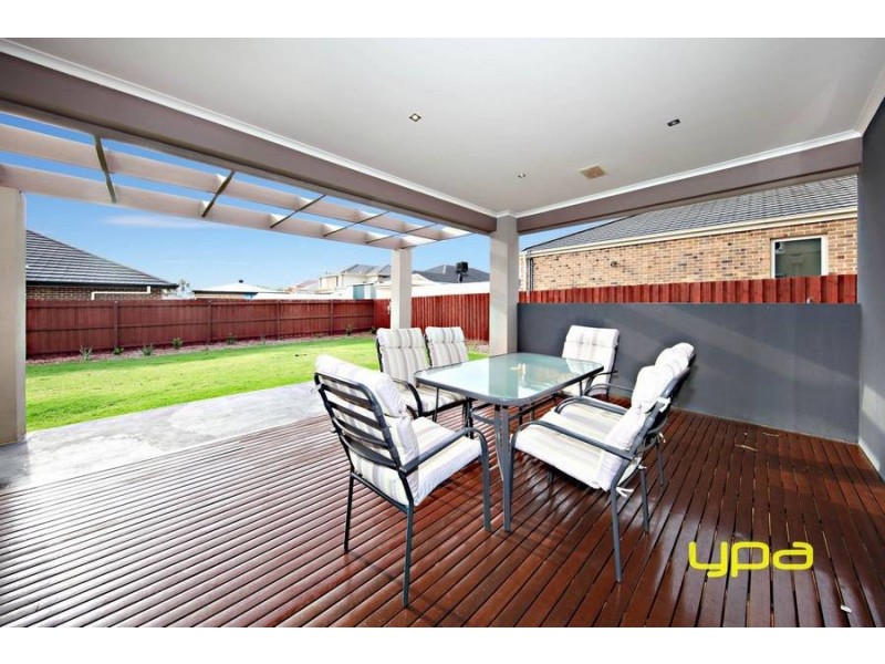 6 Coogee Drive, Taylors Hill VIC 3037