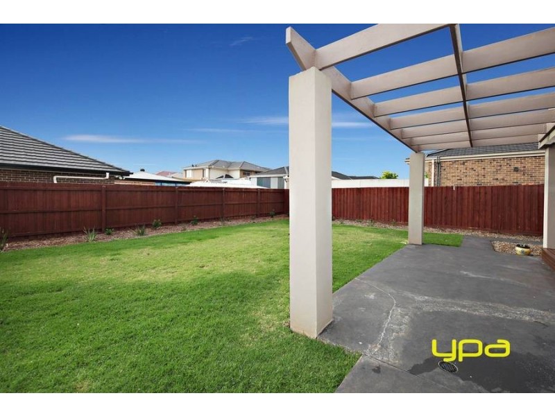 6 Coogee Drive, Taylors Hill VIC 3037