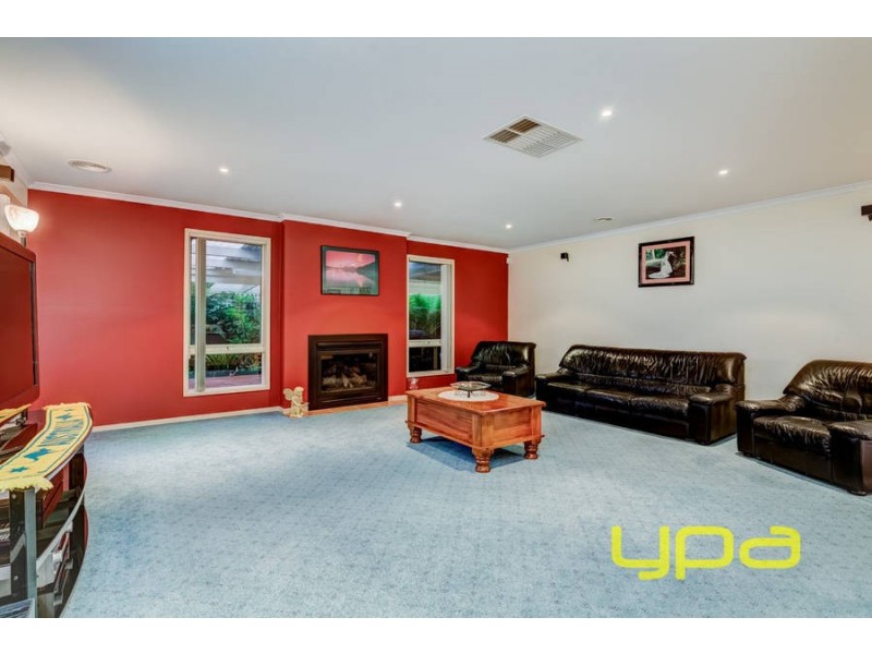 44 Taylors Hill Blvd, Taylors Hill VIC 3037