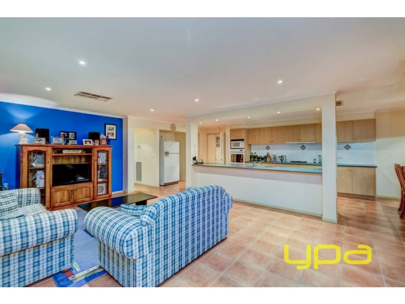 44 Taylors Hill Blvd, Taylors Hill VIC 3037