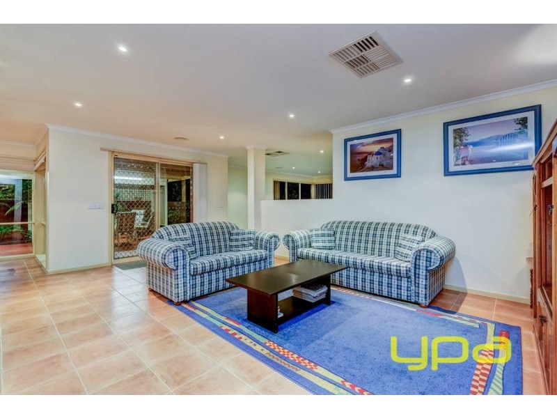 44 Taylors Hill Blvd, Taylors Hill VIC 3037