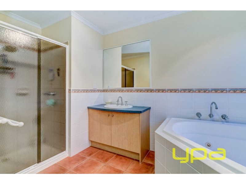 44 Taylors Hill Blvd, Taylors Hill VIC 3037