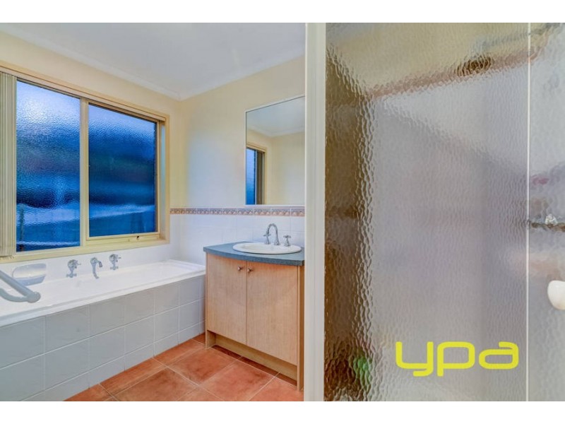 44 Taylors Hill Blvd, Taylors Hill VIC 3037