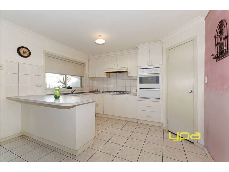 2/180 Copernicus Way, Keilor Downs VIC 3038