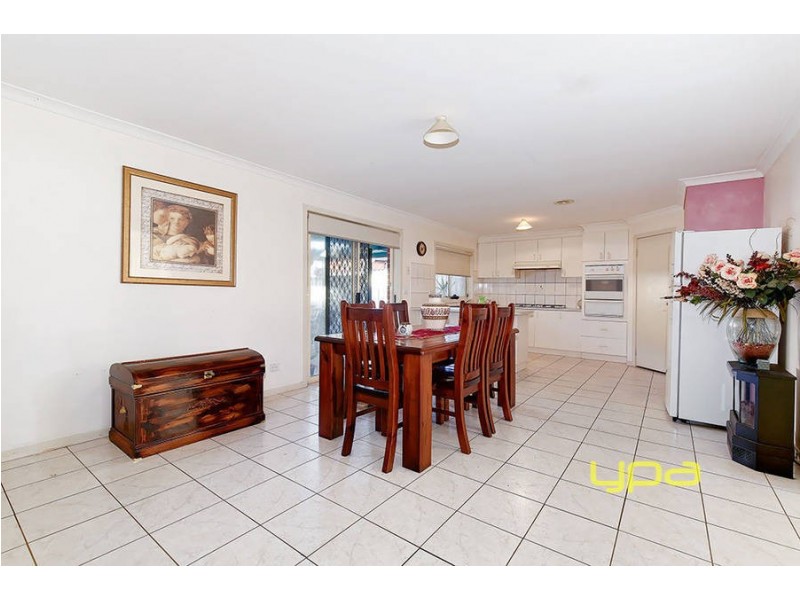 2/180 Copernicus Way, Keilor Downs VIC 3038