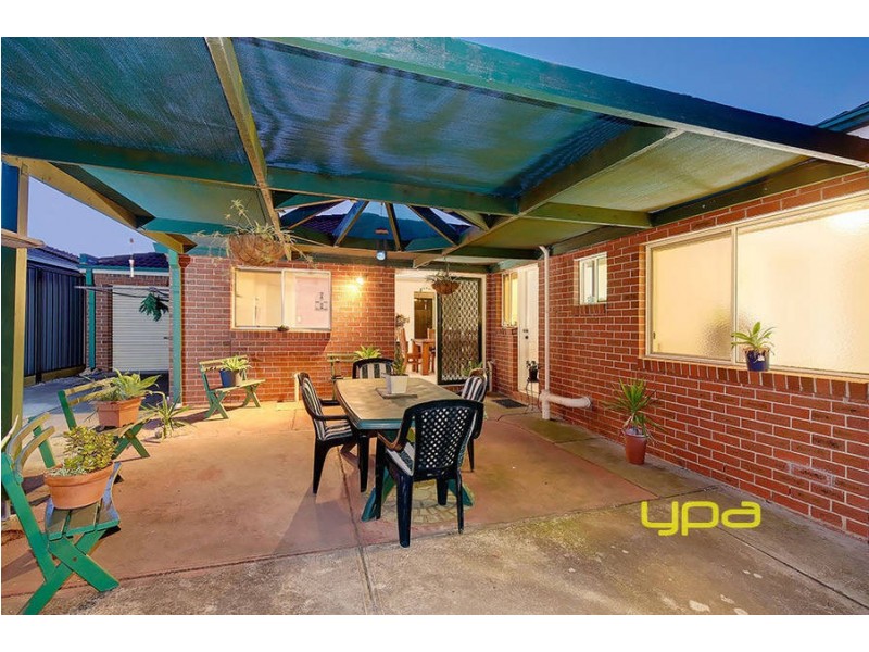 2/180 Copernicus Way, Keilor Downs VIC 3038