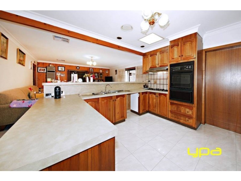 17 Tintaldra Drive, Taylors Lakes VIC 3038