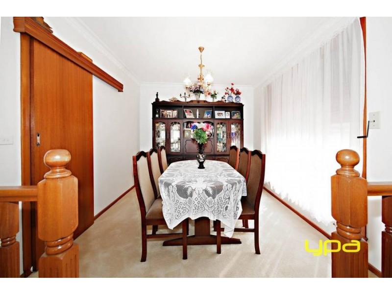 17 Tintaldra Drive, Taylors Lakes VIC 3038