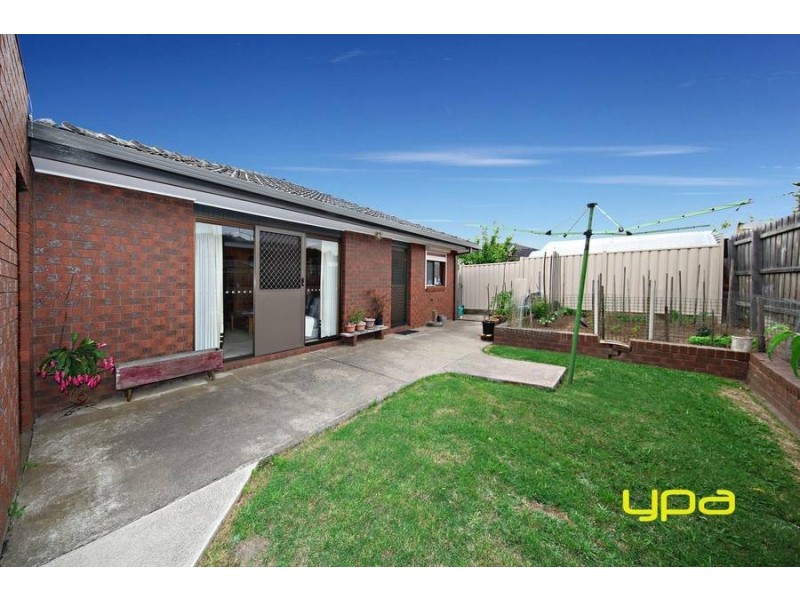 17 Tintaldra Drive, Taylors Lakes VIC 3038