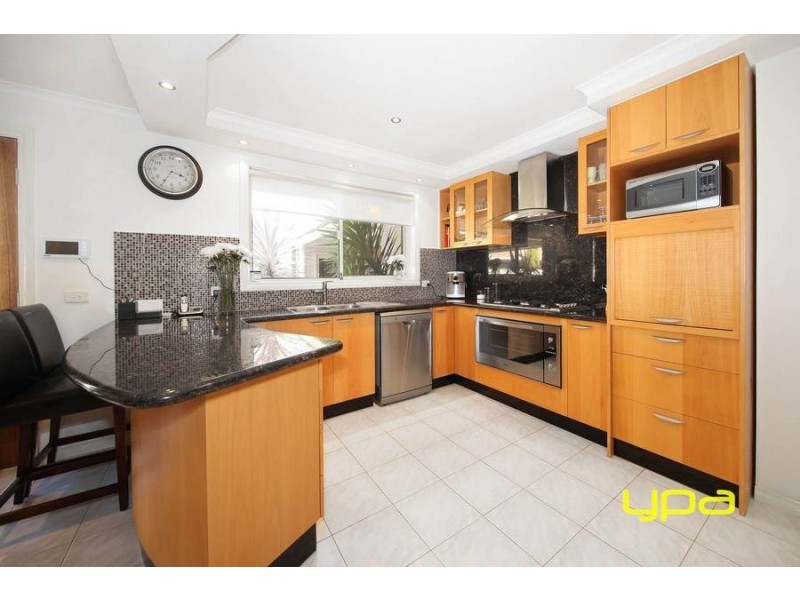 4 Hailey Court, Taylors Lakes VIC 3038