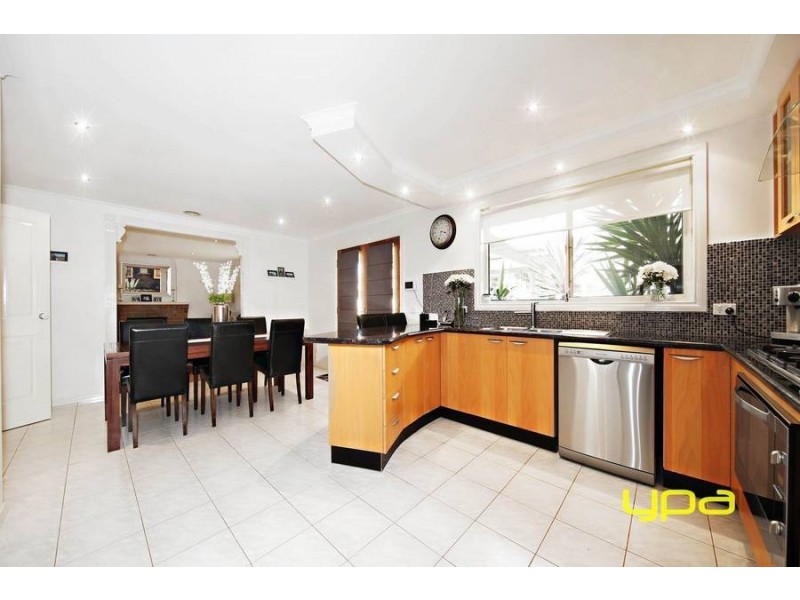 4 Hailey Court, Taylors Lakes VIC 3038