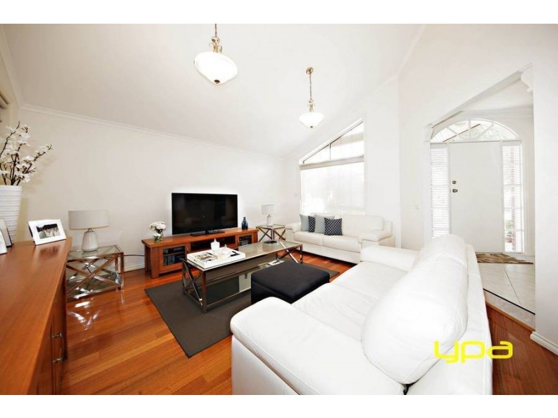 4 Hailey Court, Taylors Lakes VIC 3038