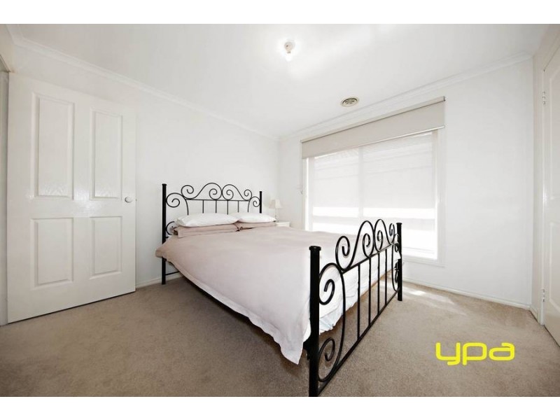 4 Hailey Court, Taylors Lakes VIC 3038