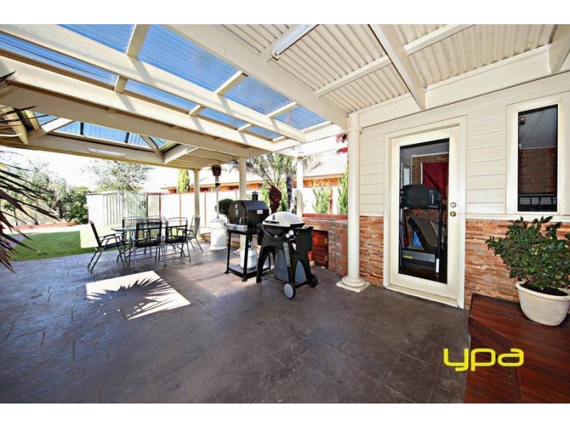 4 Hailey Court, Taylors Lakes VIC 3038