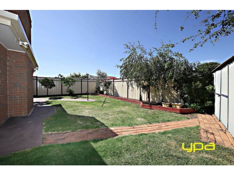 4 Hailey Court, Taylors Lakes VIC 3038