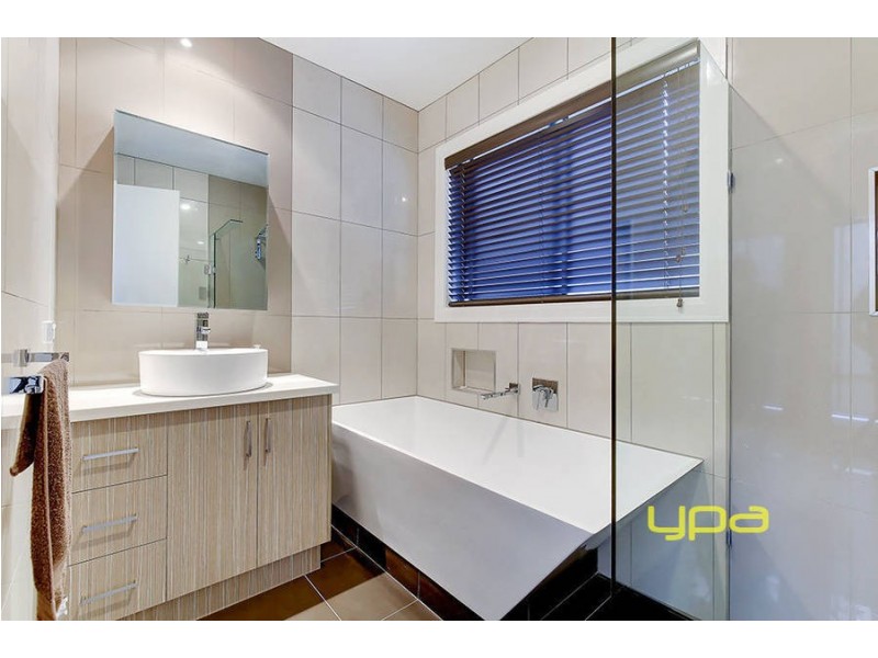 2/26 Jade Way, Hillside VIC 3037