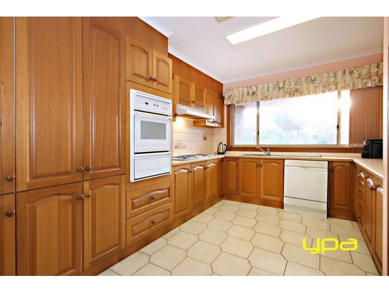 7 Commodore Court, Taylors Lakes VIC 3038