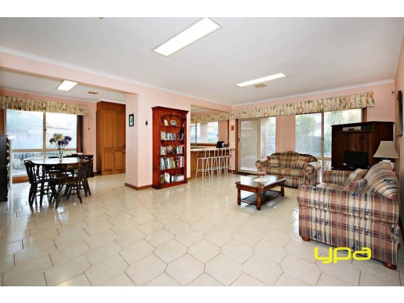 7 Commodore Court, Taylors Lakes VIC 3038