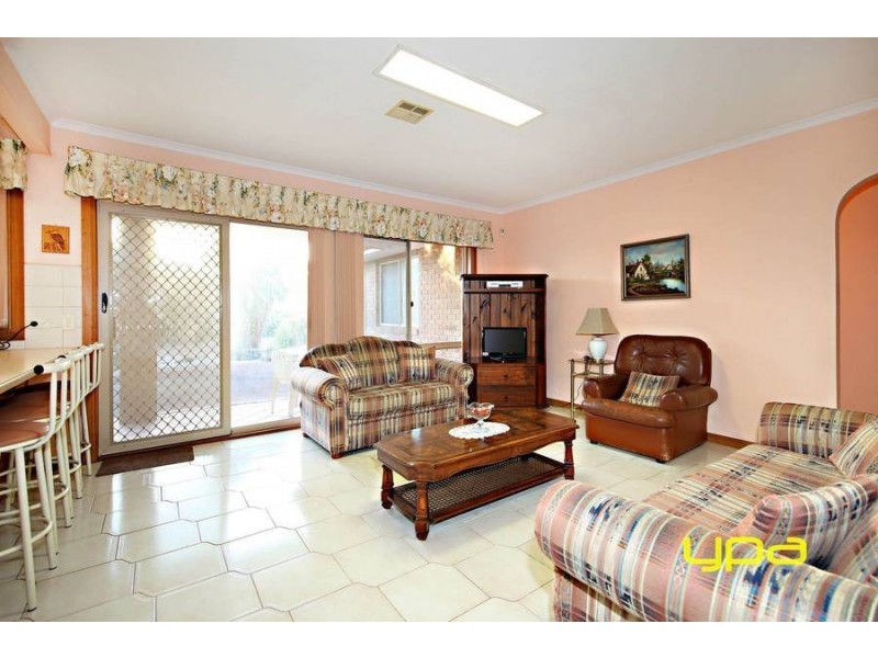 7 Commodore Court, Taylors Lakes VIC 3038