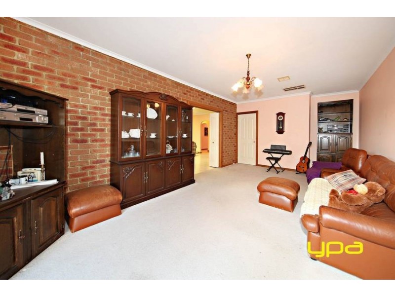 7 Commodore Court, Taylors Lakes VIC 3038