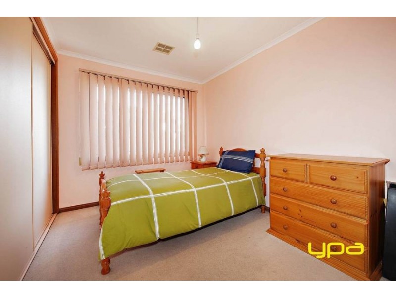 7 Commodore Court, Taylors Lakes VIC 3038