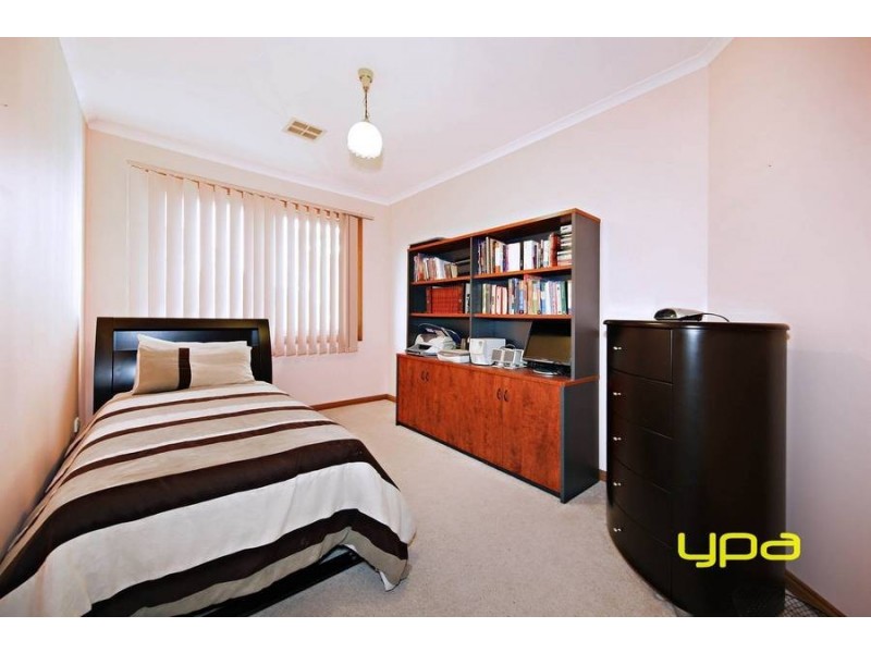 7 Commodore Court, Taylors Lakes VIC 3038