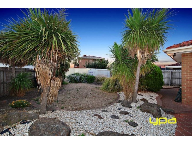 7 Commodore Court, Taylors Lakes VIC 3038