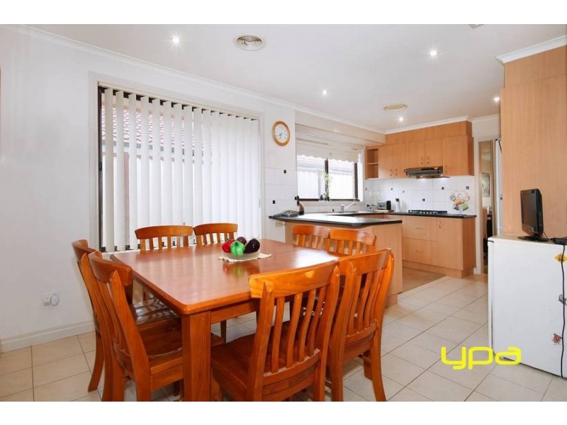 6 Snowdon Close, Keilor Downs VIC 3038