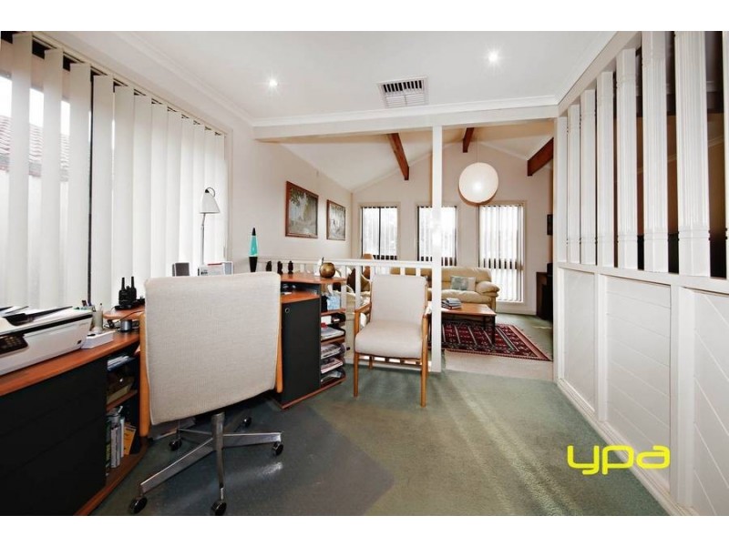 6 Snowdon Close, Keilor Downs VIC 3038