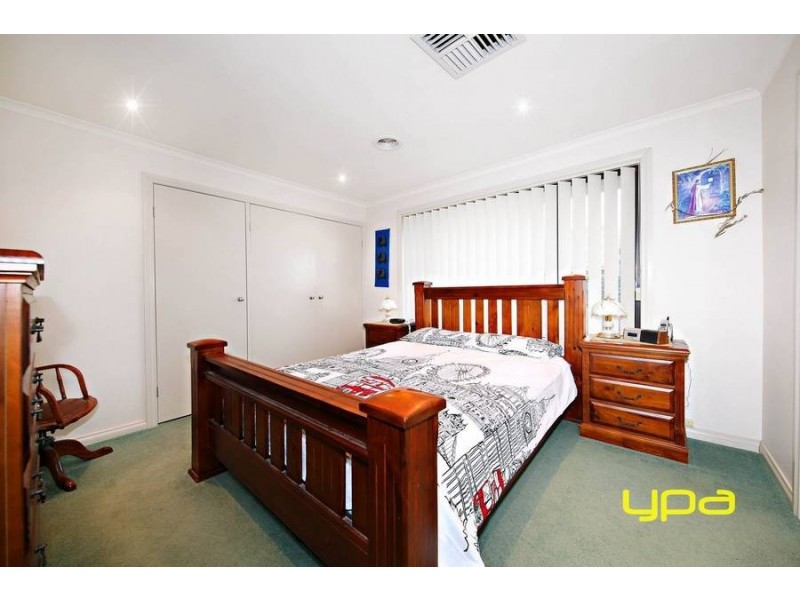 6 Snowdon Close, Keilor Downs VIC 3038