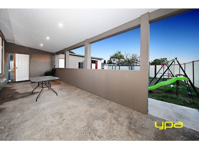 25 Magnolia Avenue, Kings Park VIC 3021