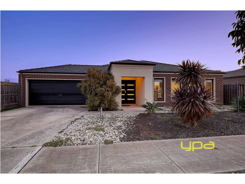 42 Double Bay Drive, Taylors Hill VIC 3037