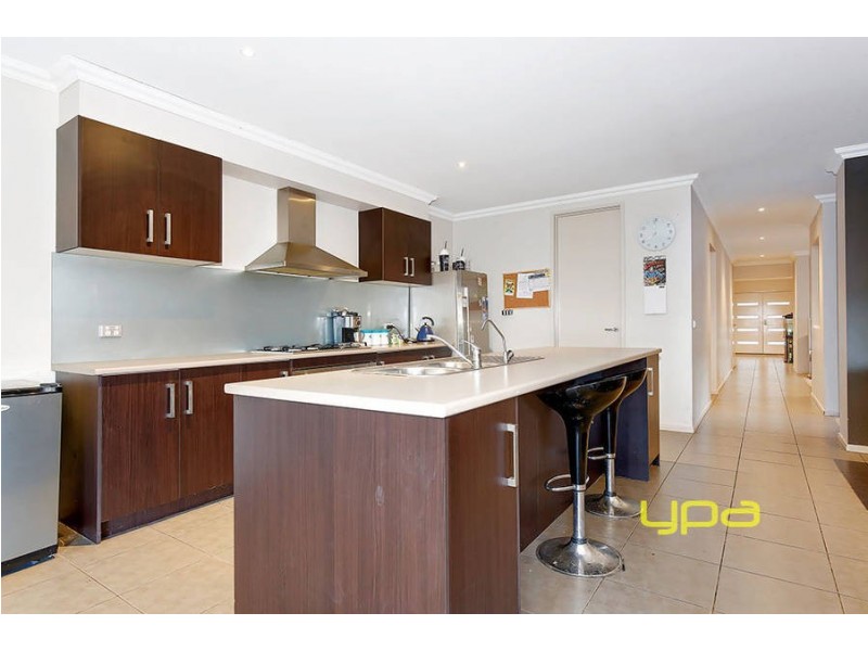 42 Double Bay Drive, Taylors Hill VIC 3037