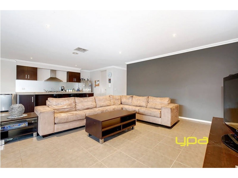 42 Double Bay Drive, Taylors Hill VIC 3037