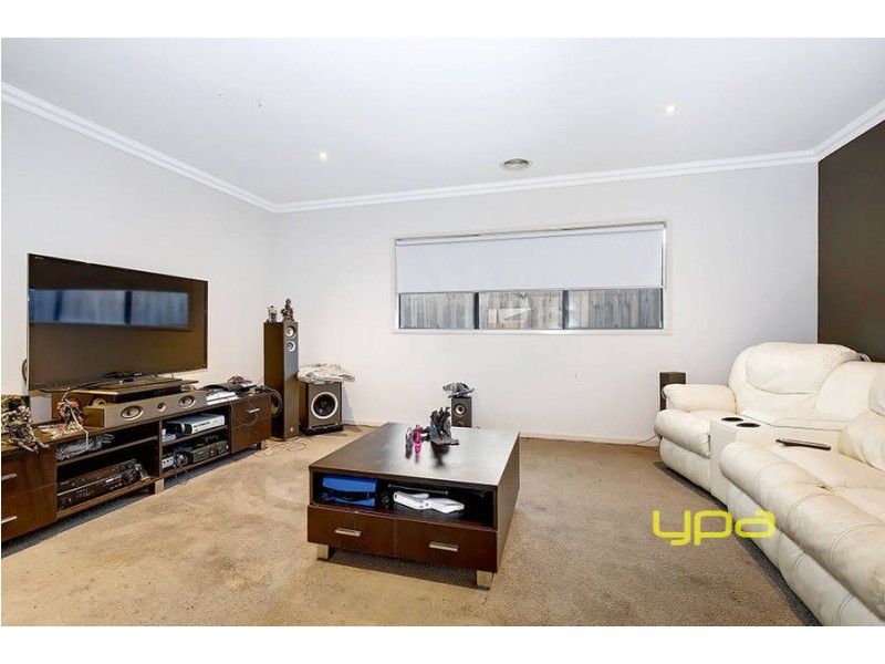 42 Double Bay Drive, Taylors Hill VIC 3037