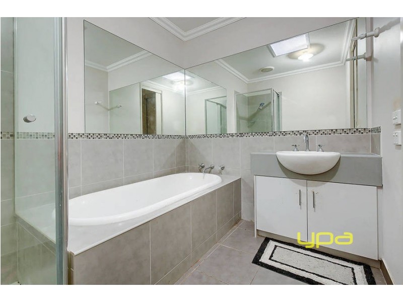 42 Double Bay Drive, Taylors Hill VIC 3037