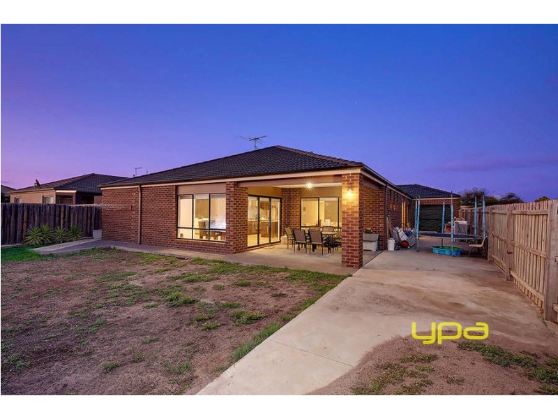 42 Double Bay Drive, Taylors Hill VIC 3037