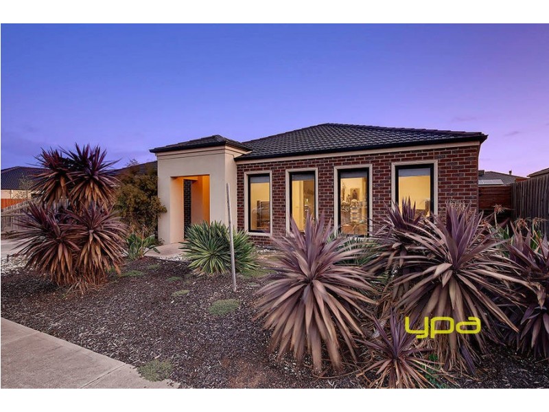 42 Double Bay Drive, Taylors Hill VIC 3037