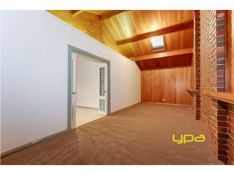 4 Manchester Drive, Sydenham VIC 3037