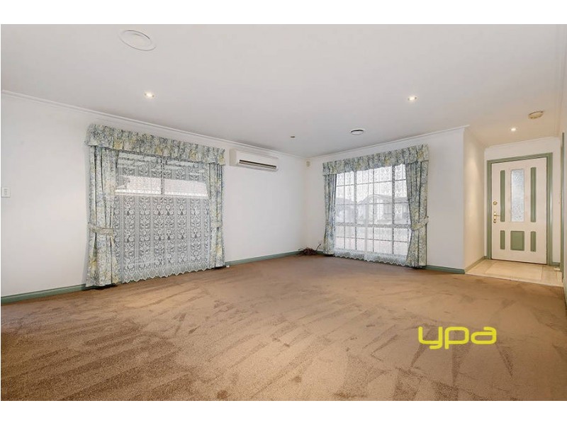 4 Manchester Drive, Sydenham VIC 3037