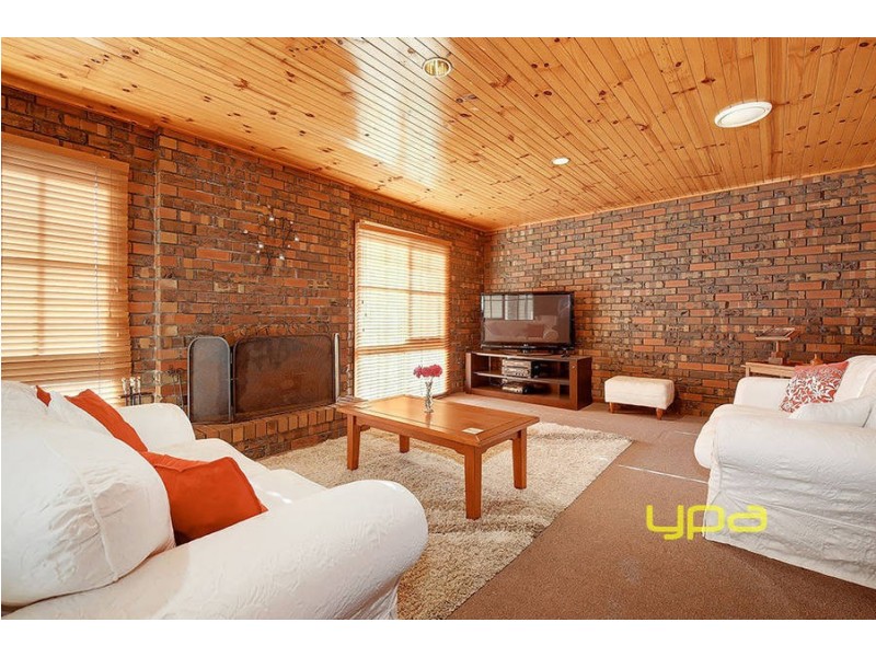 8 Montrose Court, Sydenham VIC 3037