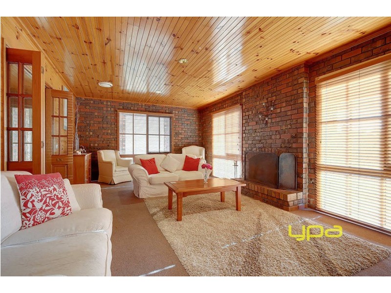 8 Montrose Court, Sydenham VIC 3037